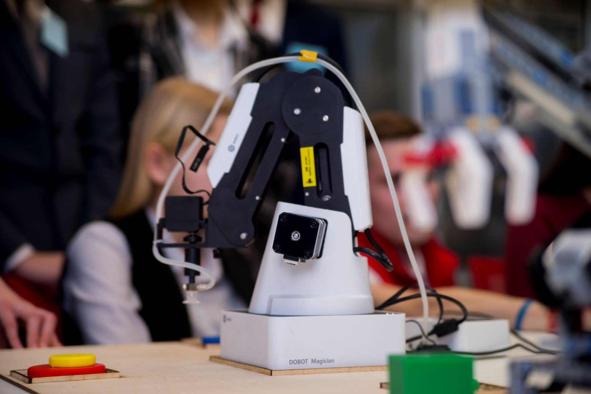 Глава региона Виталий Королев поздравил работников научной сферы Тверской области с Днем российской науки