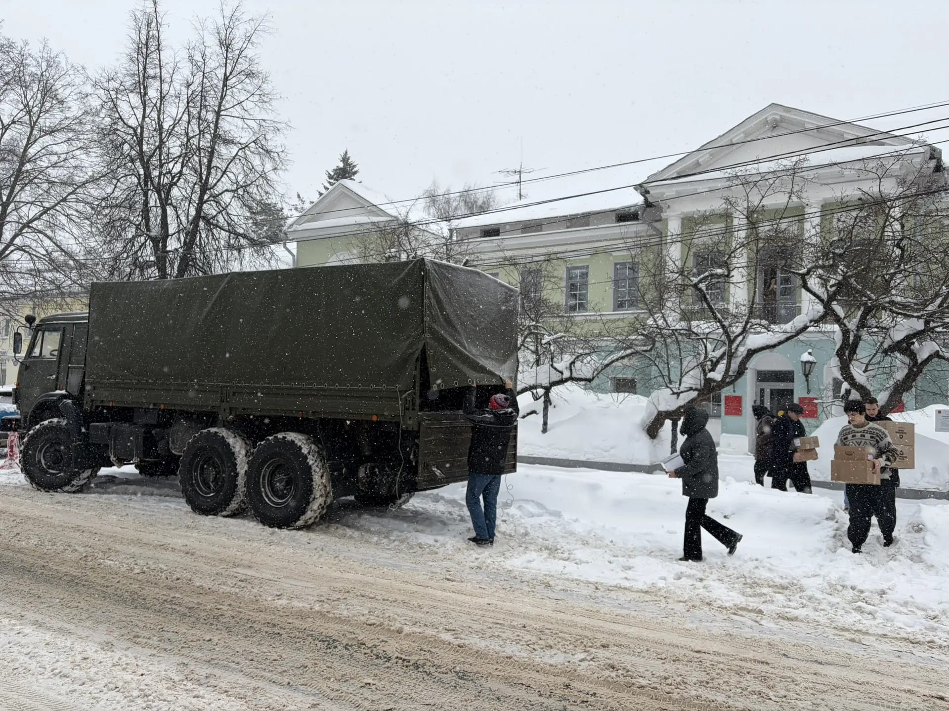 Из Тверской области отправляют подарки и необходимые вещи землякам в зону СВО