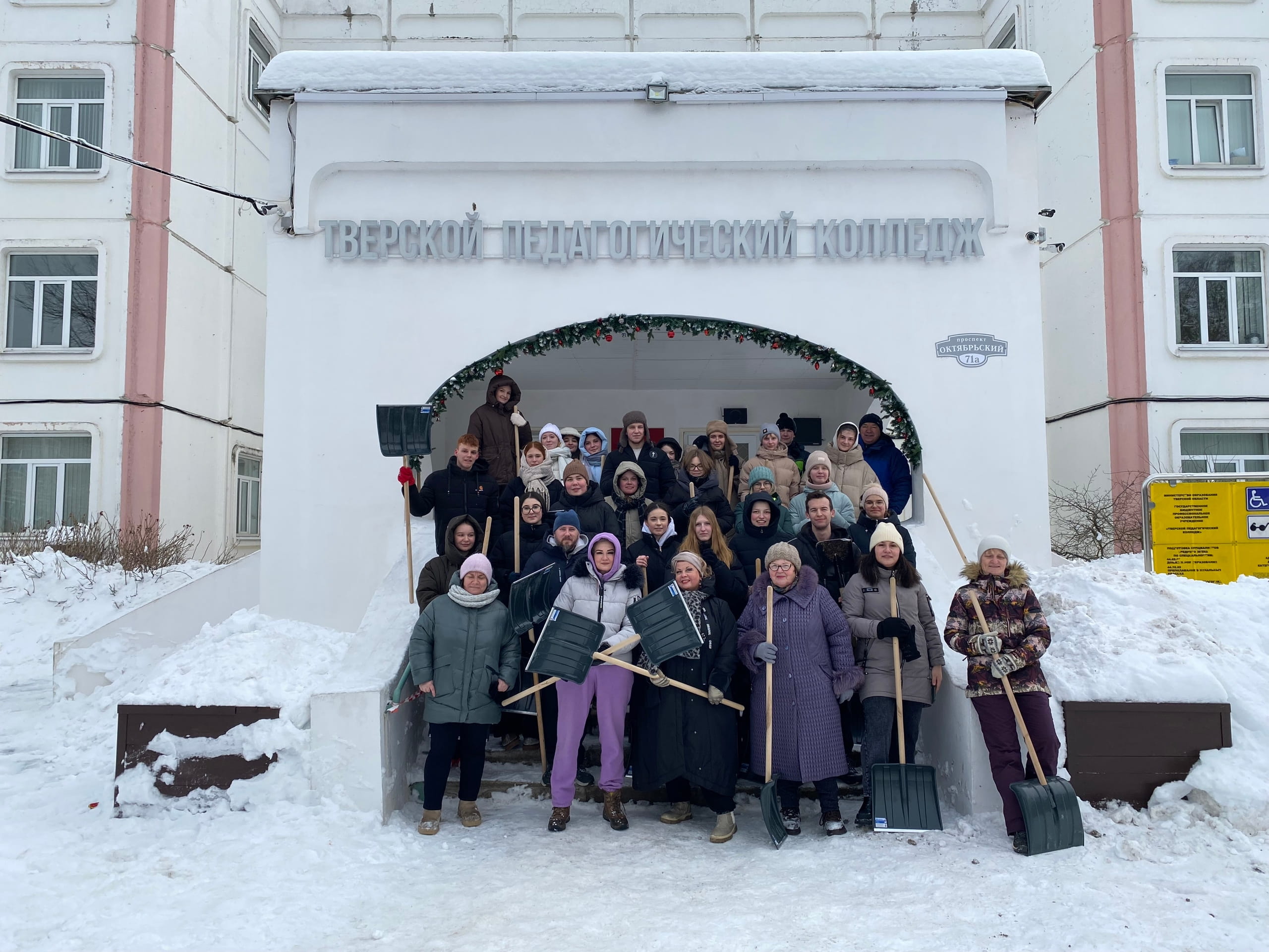 В Тверской области к уборке снега подключились предприятия и школы