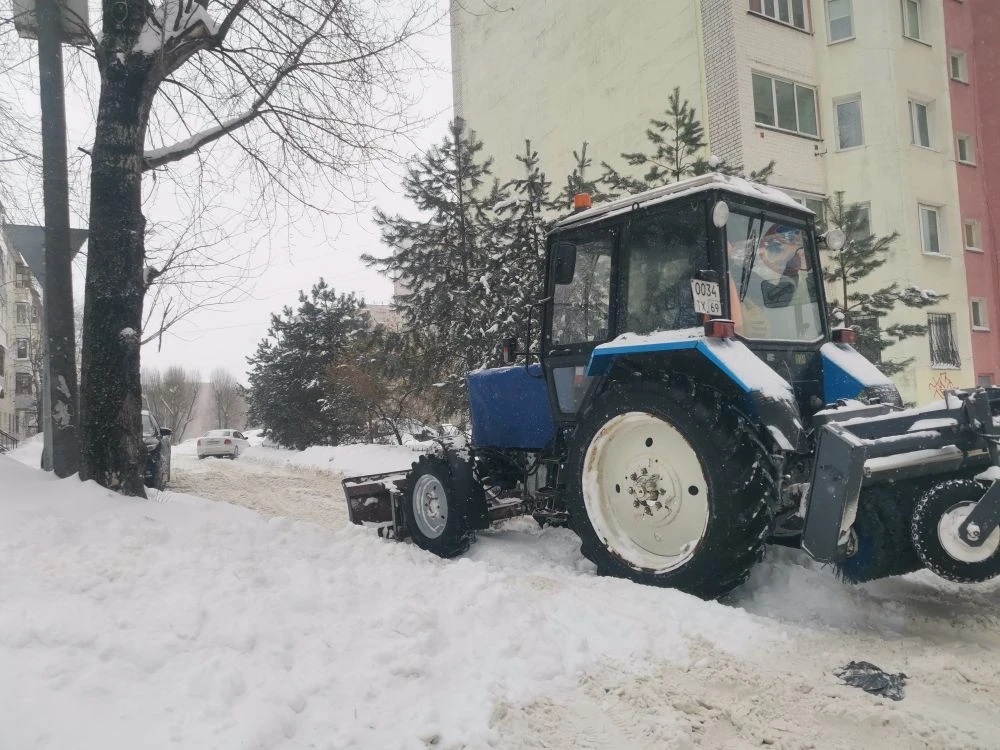 В Тверской области к уборке снега подключились предприятия и школы