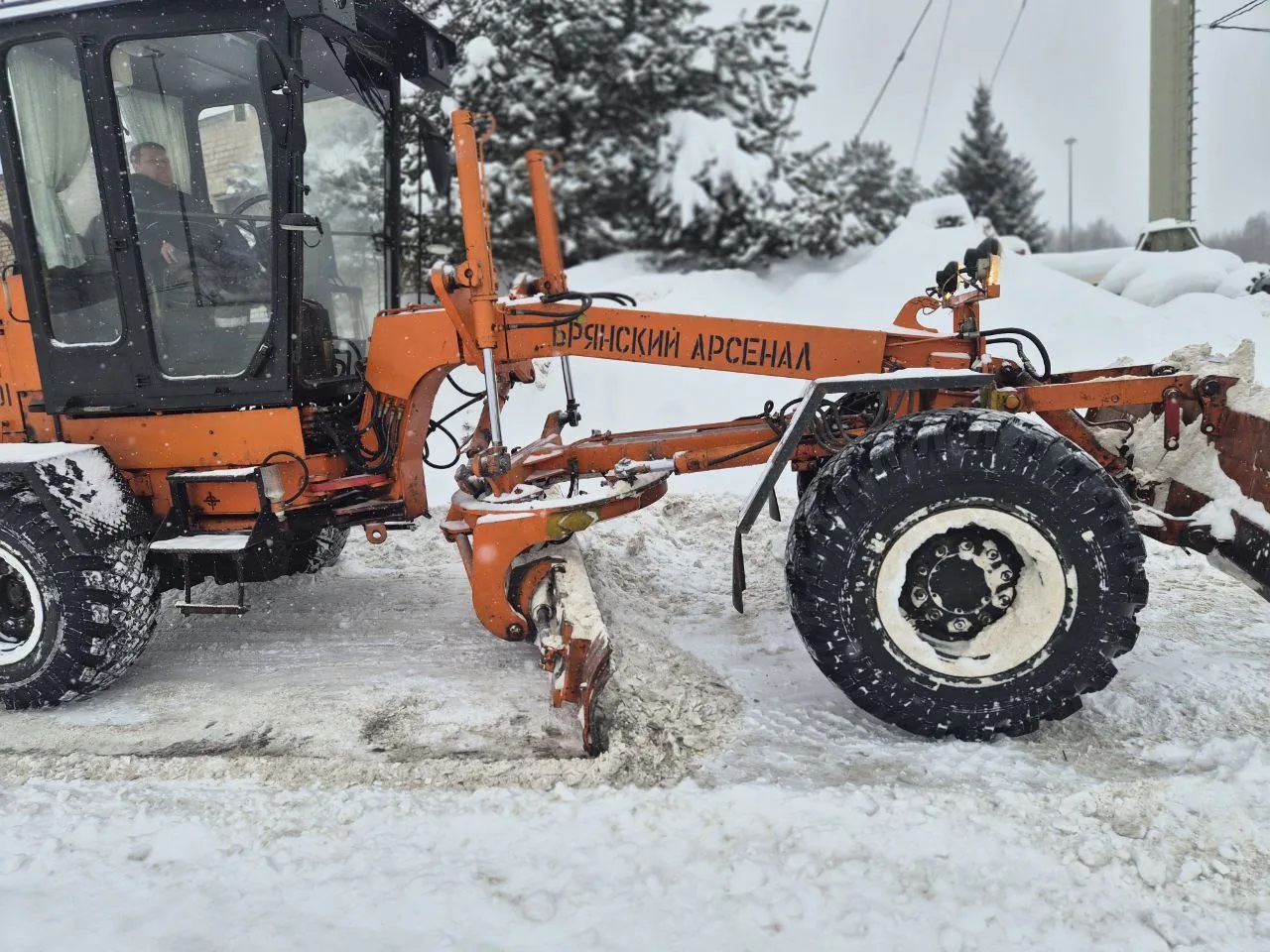 В Тверской области к уборке снега подключились предприятия и школы