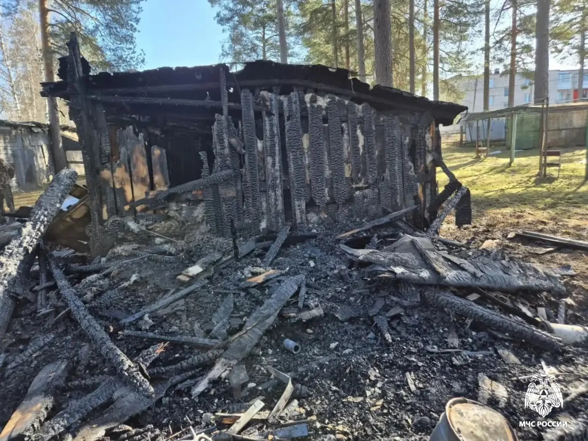 Из-за поджога в Тверской области сгорели хозяйственные постройки