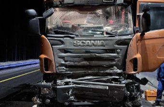 столкнулись