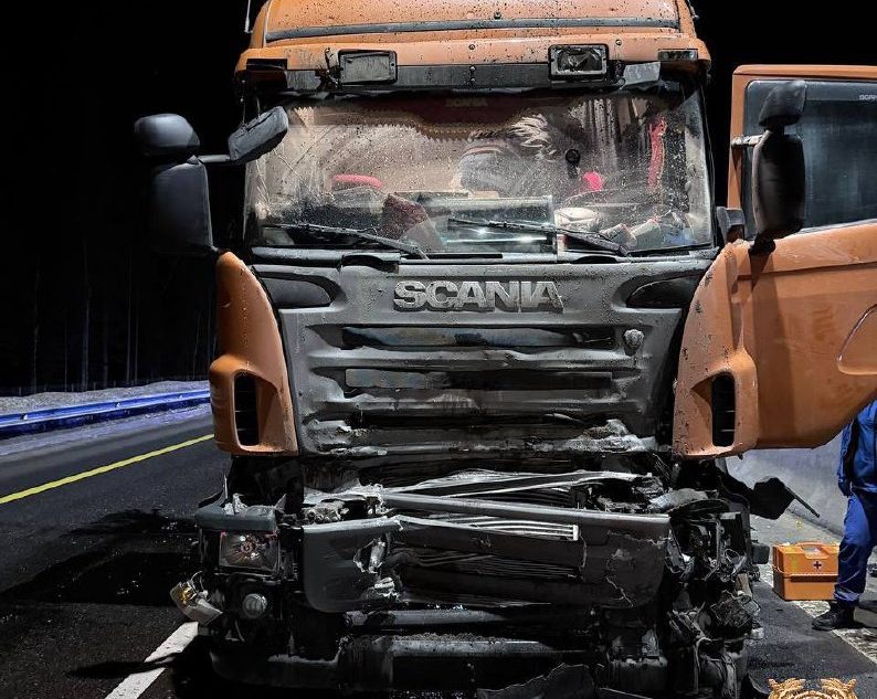 столкнулись