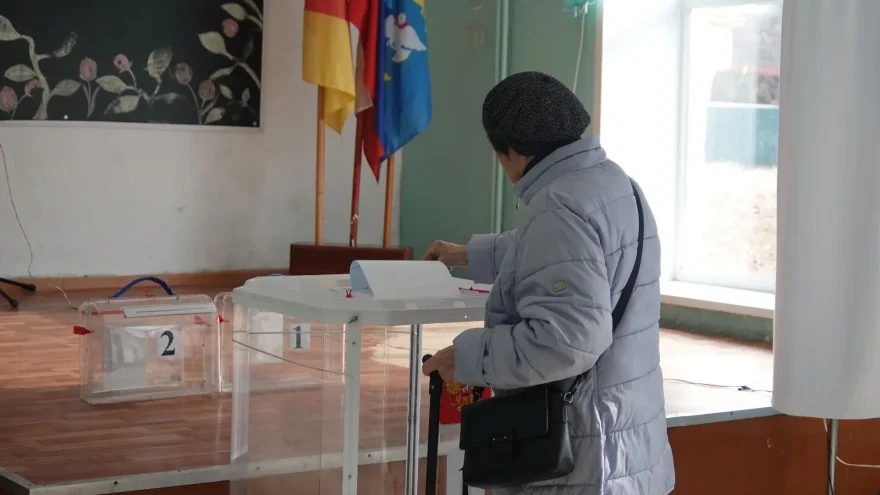 На выборах в Торжке высокую активность в ходе голосования демонстрируют представители старшего поколения