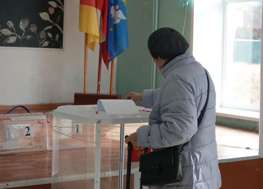 На выборах в Торжке высокую активность в ходе голосования демонстрируют представители старшего поколения