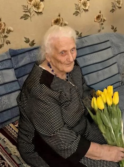 Глава региона Виталий Королев поздравил со 100-летним юбилеем Евдокию Назарову