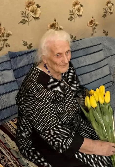 Глава региона Виталий Королев поздравил со 100-летним юбилеем Евдокию Назарову