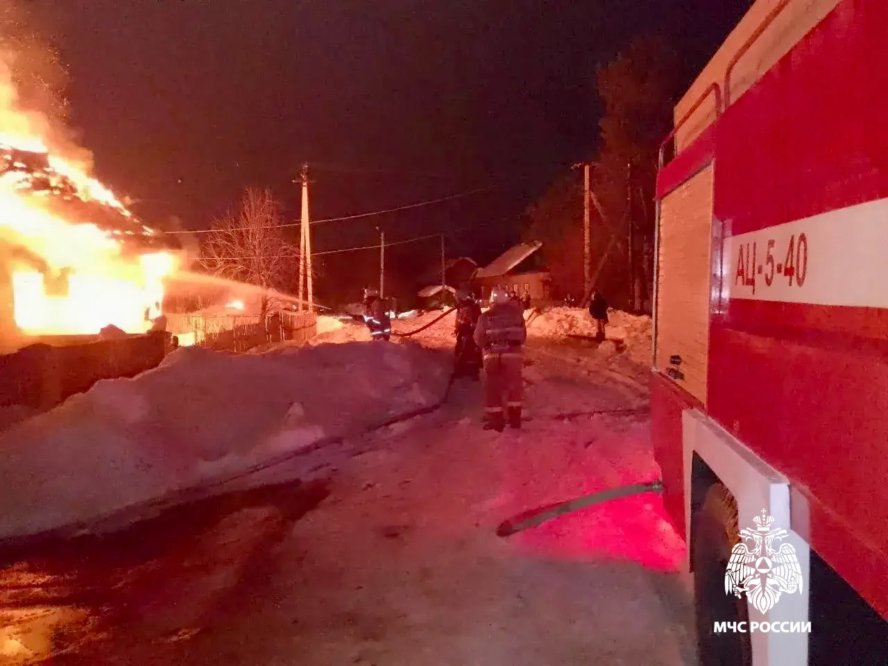 Во время ночного пожара в Тверской области погибли два человека