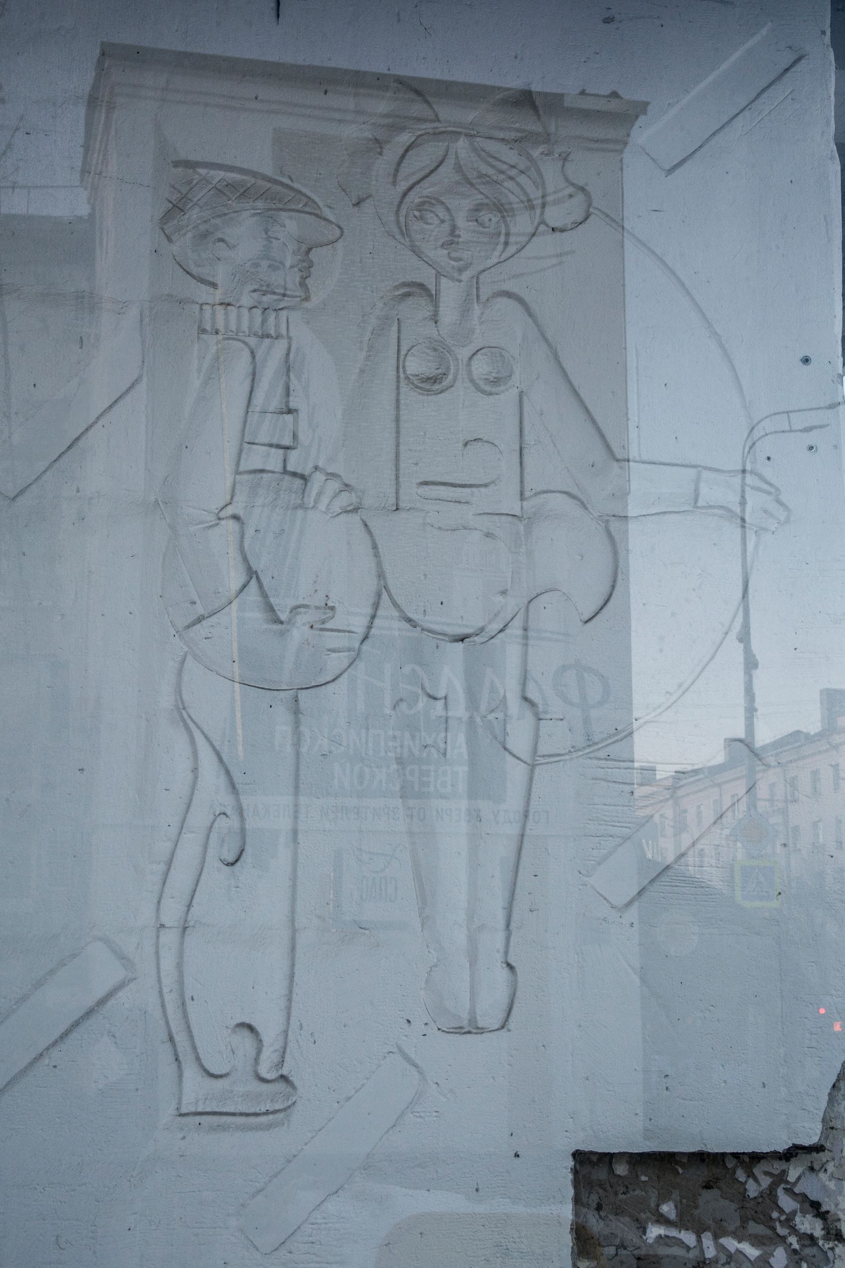 На здании «Детского мира» в Твери открыли рельефные панно