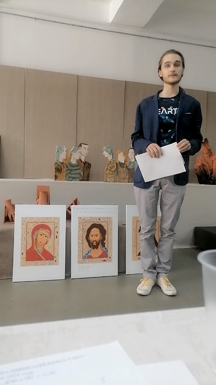 Тверской художник создал керамические образа, которые передали тверским бойцам на СВО