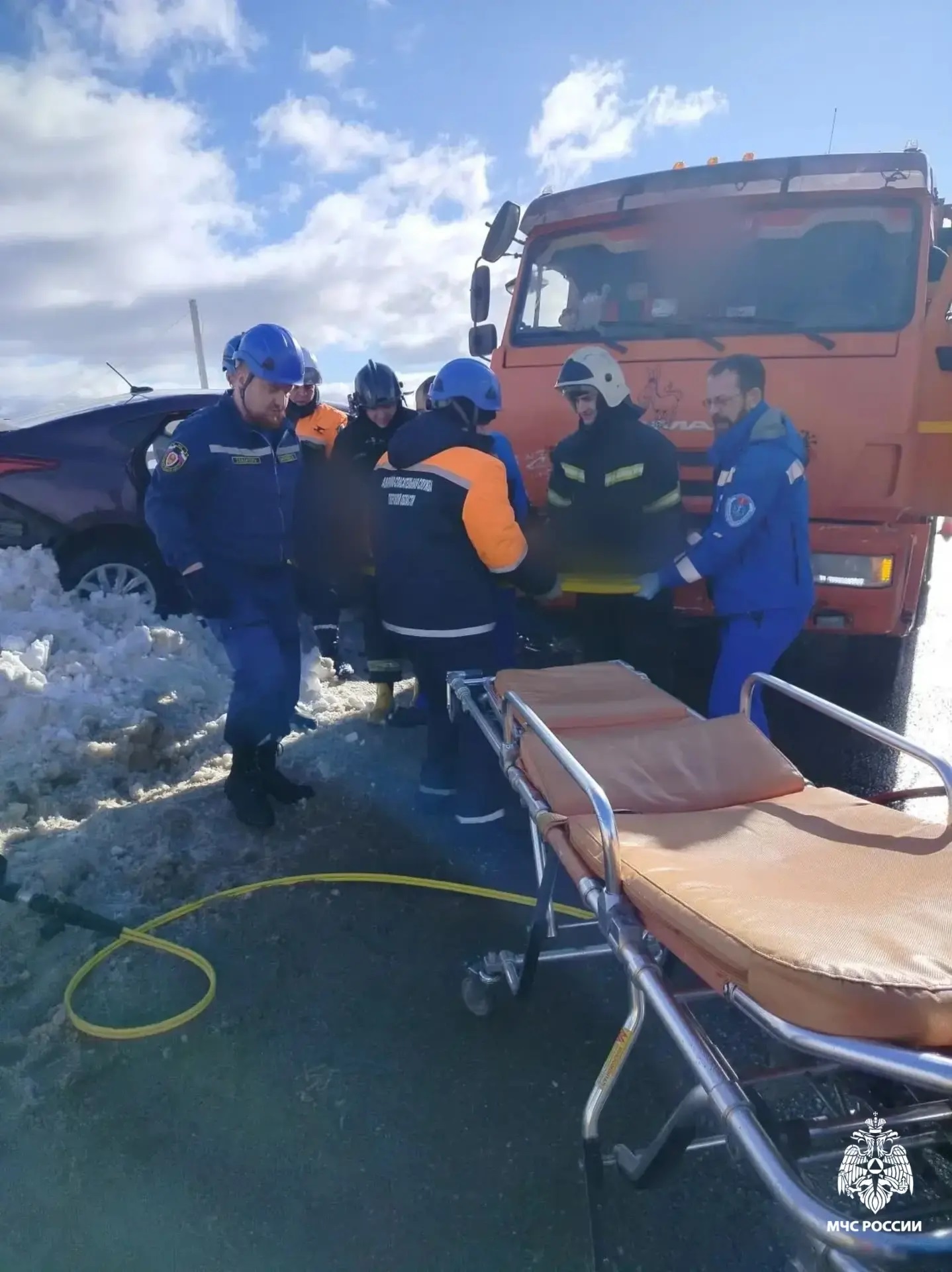 Два человека пострадали в столкновении "Хёндая" и КАМАЗа под Тверью