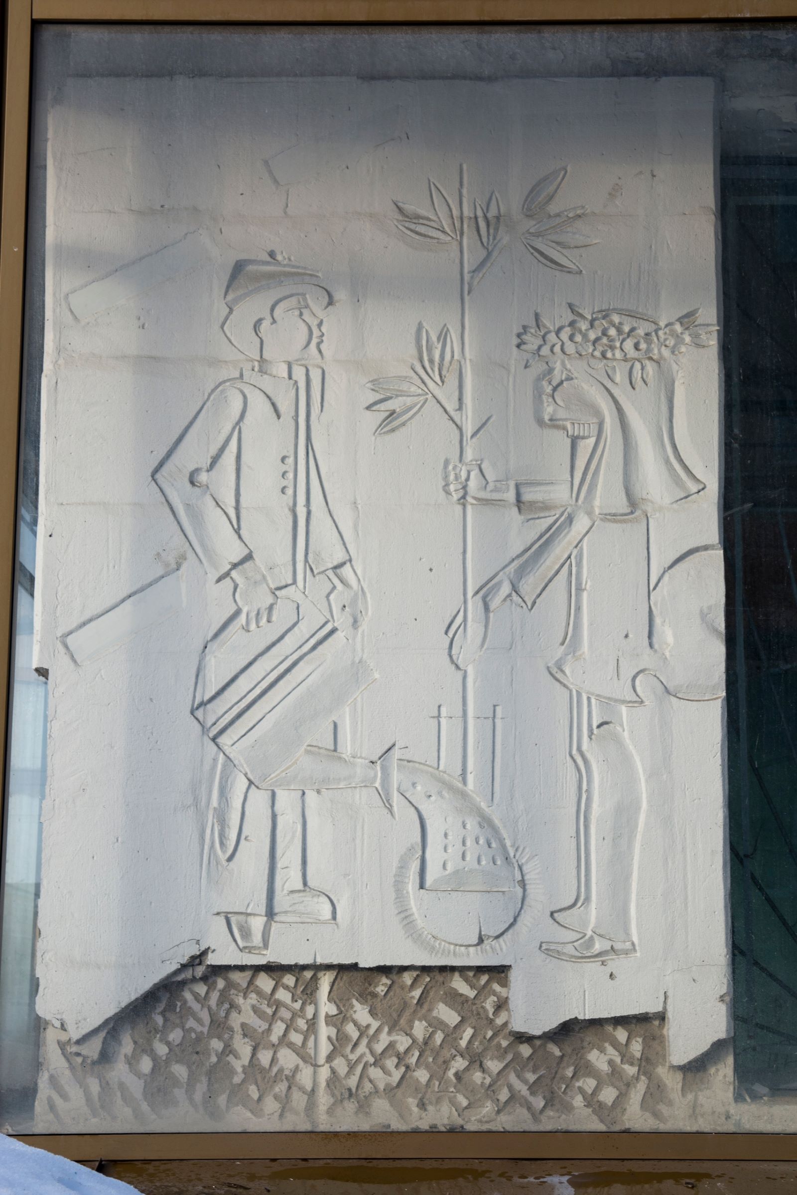 На здании «Детского мира» в Твери открыли рельефные панно