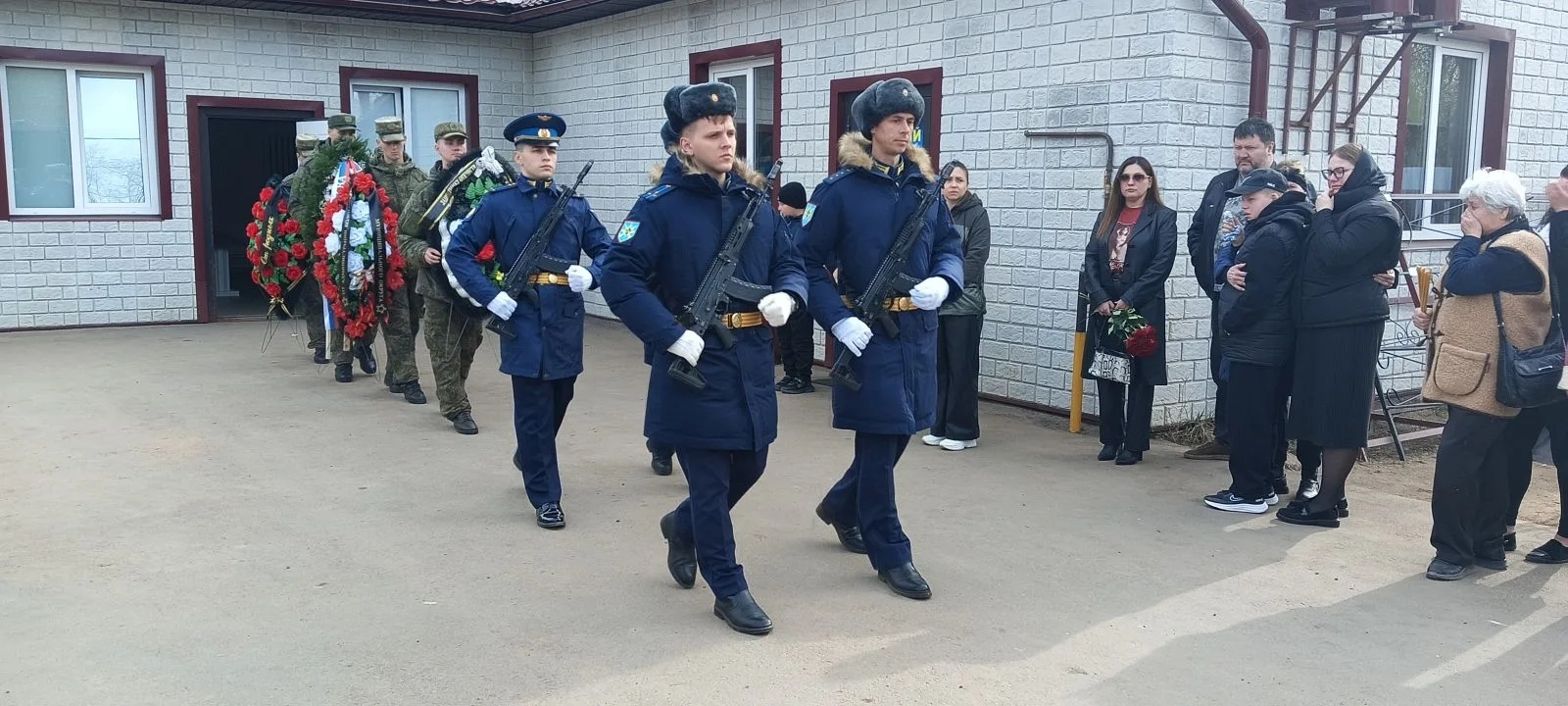 В Тверской области простились с сержантом Константином Вшивцевым