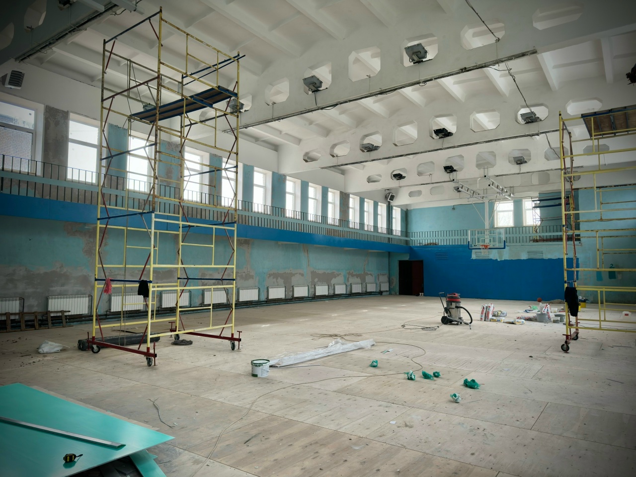 В Лихославле обновляют большой спортивный зал спортивной школы