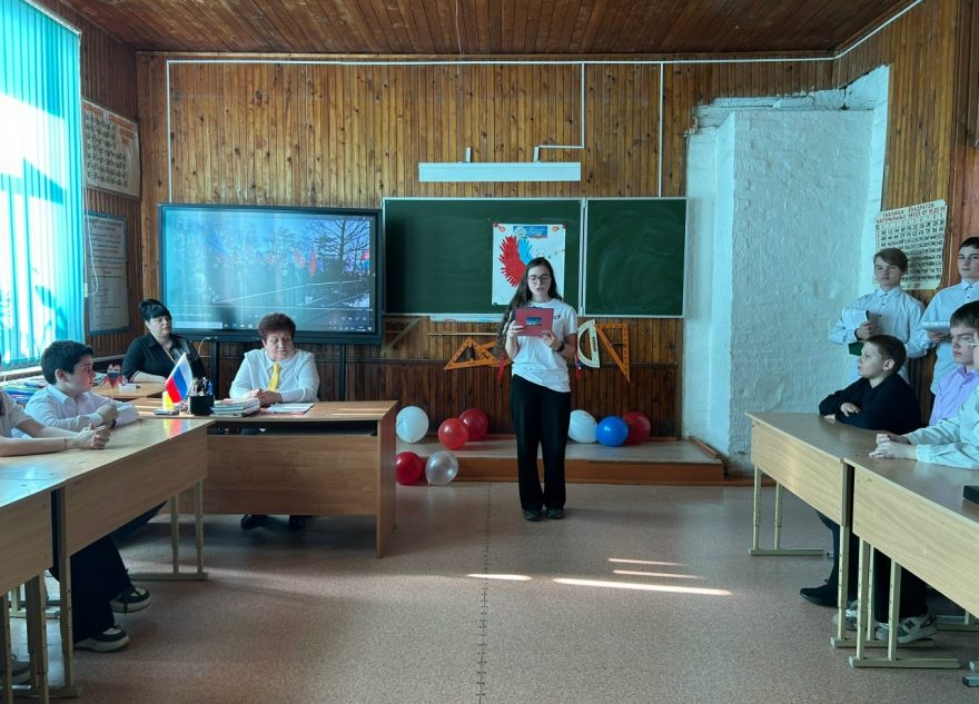 В Оленинском округе читали стихи о Крымской весне