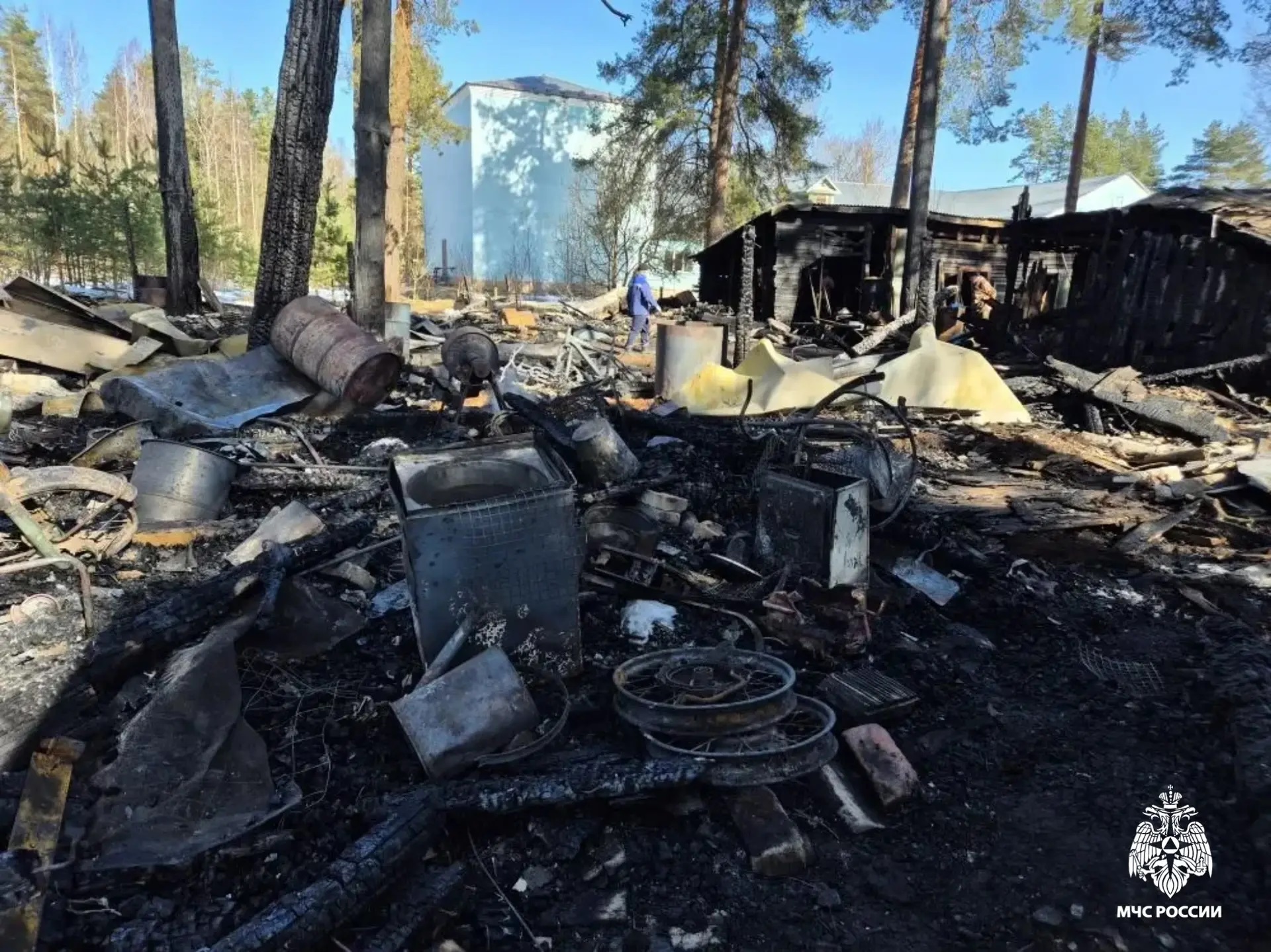Из-за поджога в Тверской области сгорели хозяйственные постройки