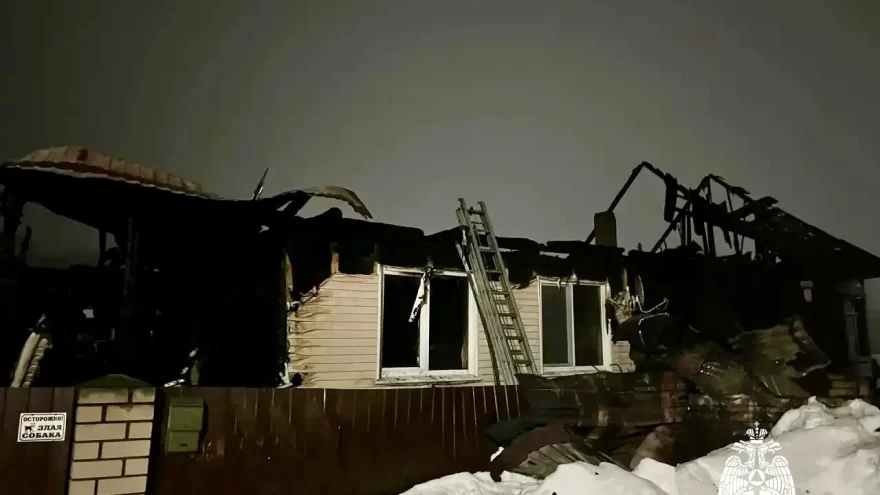 Во время ночного пожара в Тверской области погибли два человека