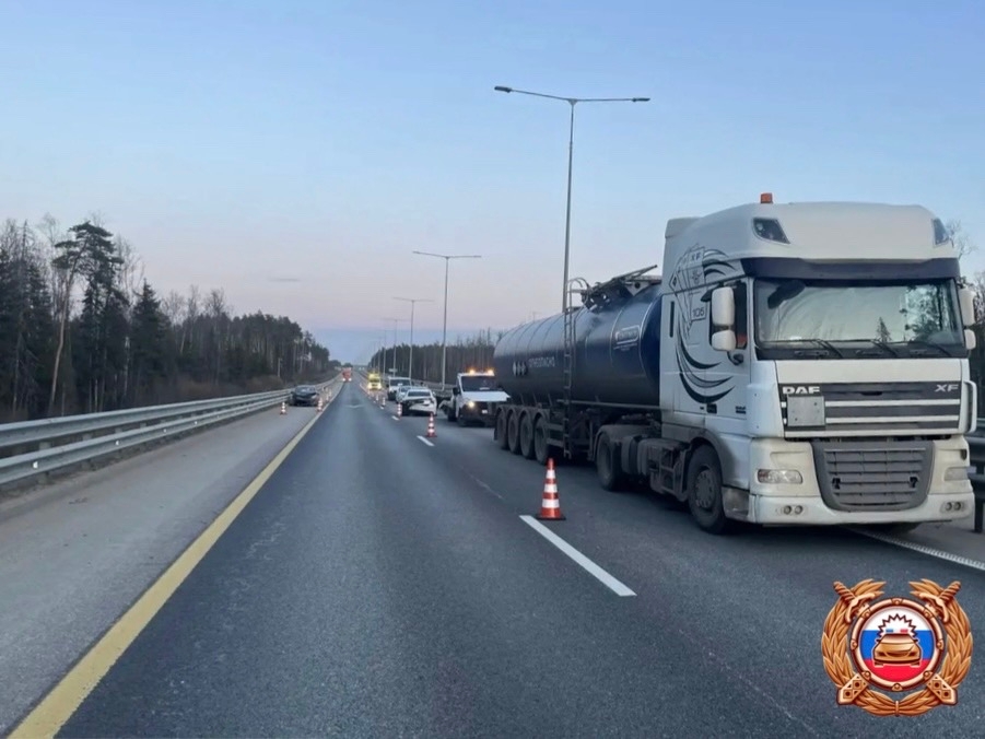 Три человека пострадали в тройном ДТП на трассе М-11 в Тверской области