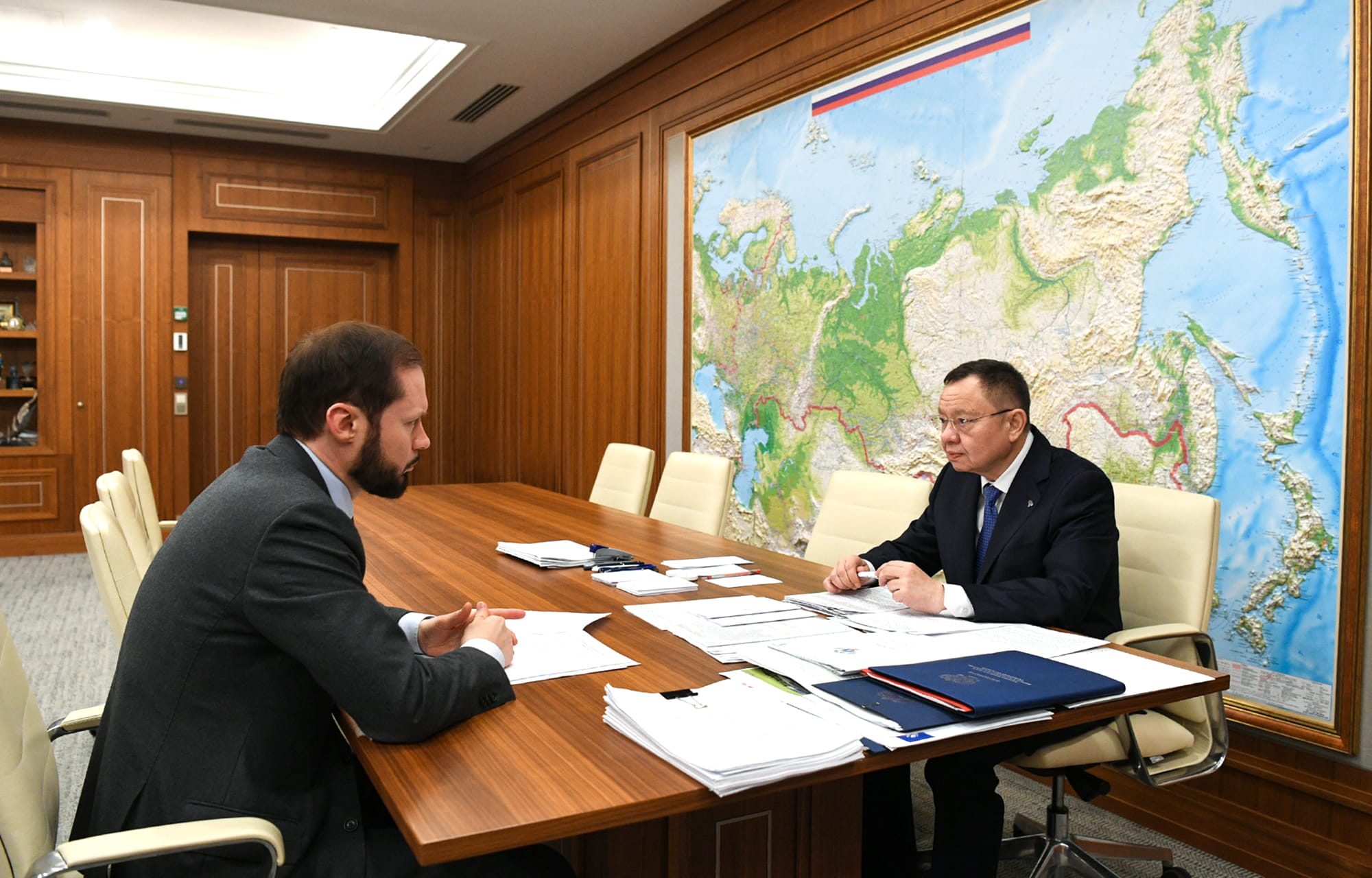 Ирек Файзуллин и Виталий Королев обсудили развитие строительной отрасли и ЖКХ Тверской области