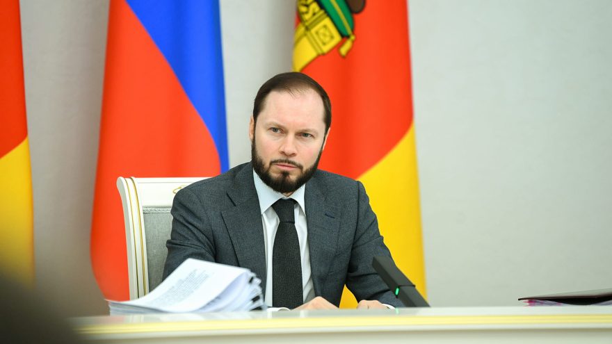 Виталий Королев поручил усилить работу по уборке снега и наледи в Тверской области