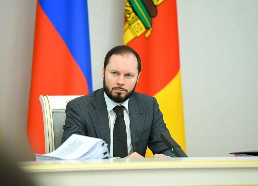 Виталий Королев поручил усилить работу по уборке снега и наледи в Тверской области