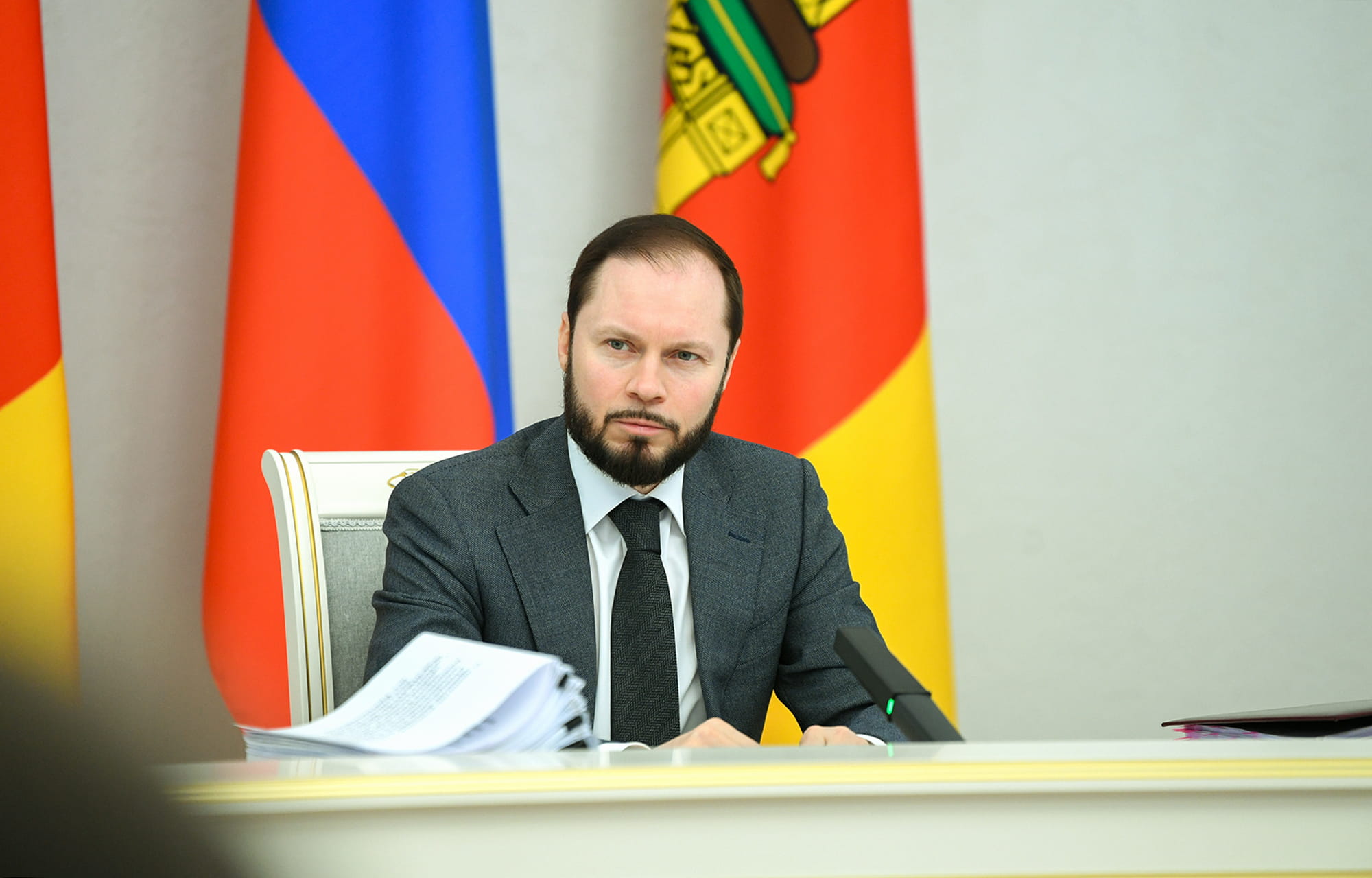 Виталий Королев поручил усилить работу по уборке снега и наледи в Тверской области