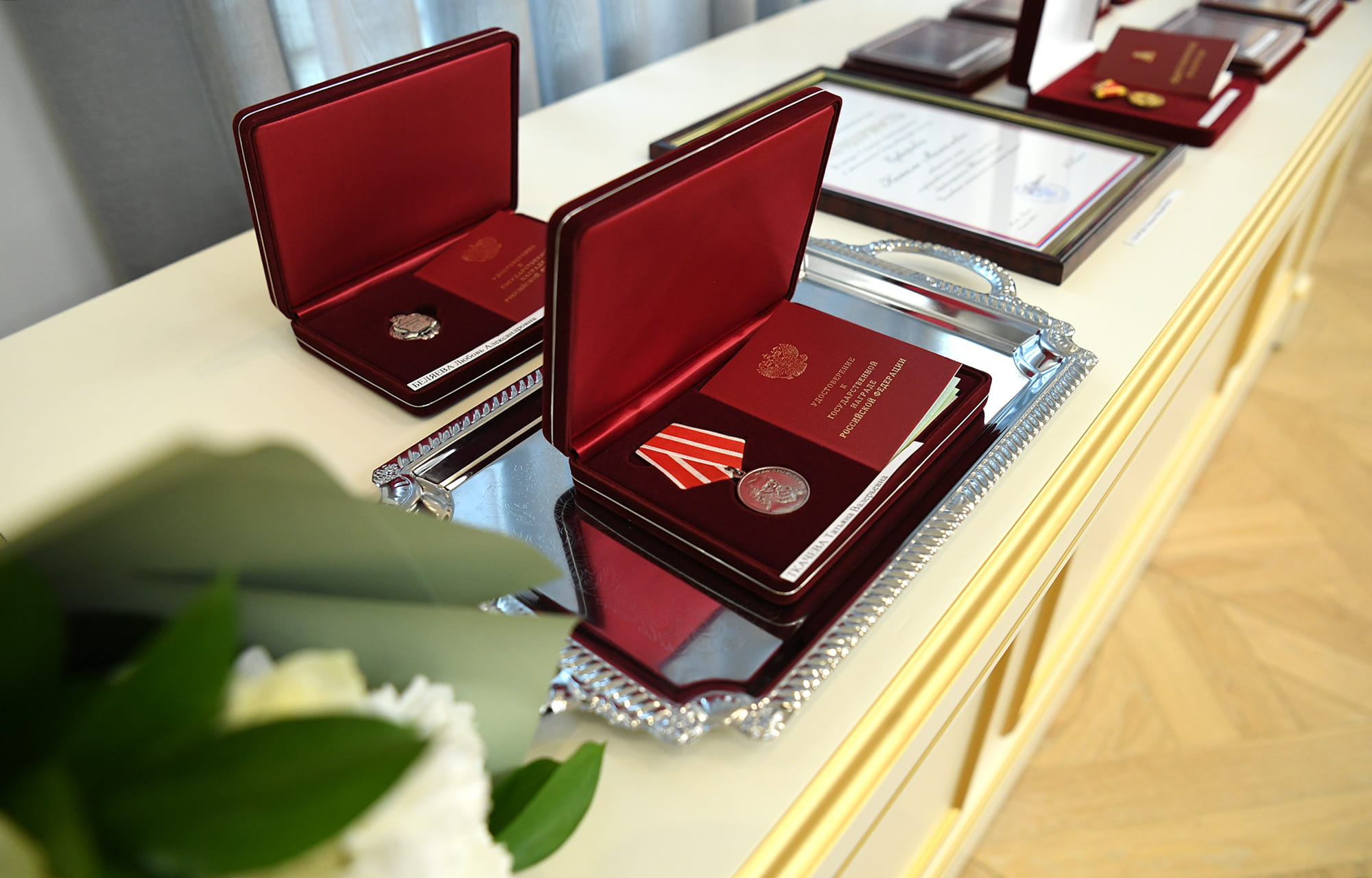 Виталий Королев наградил жительниц Тверской области