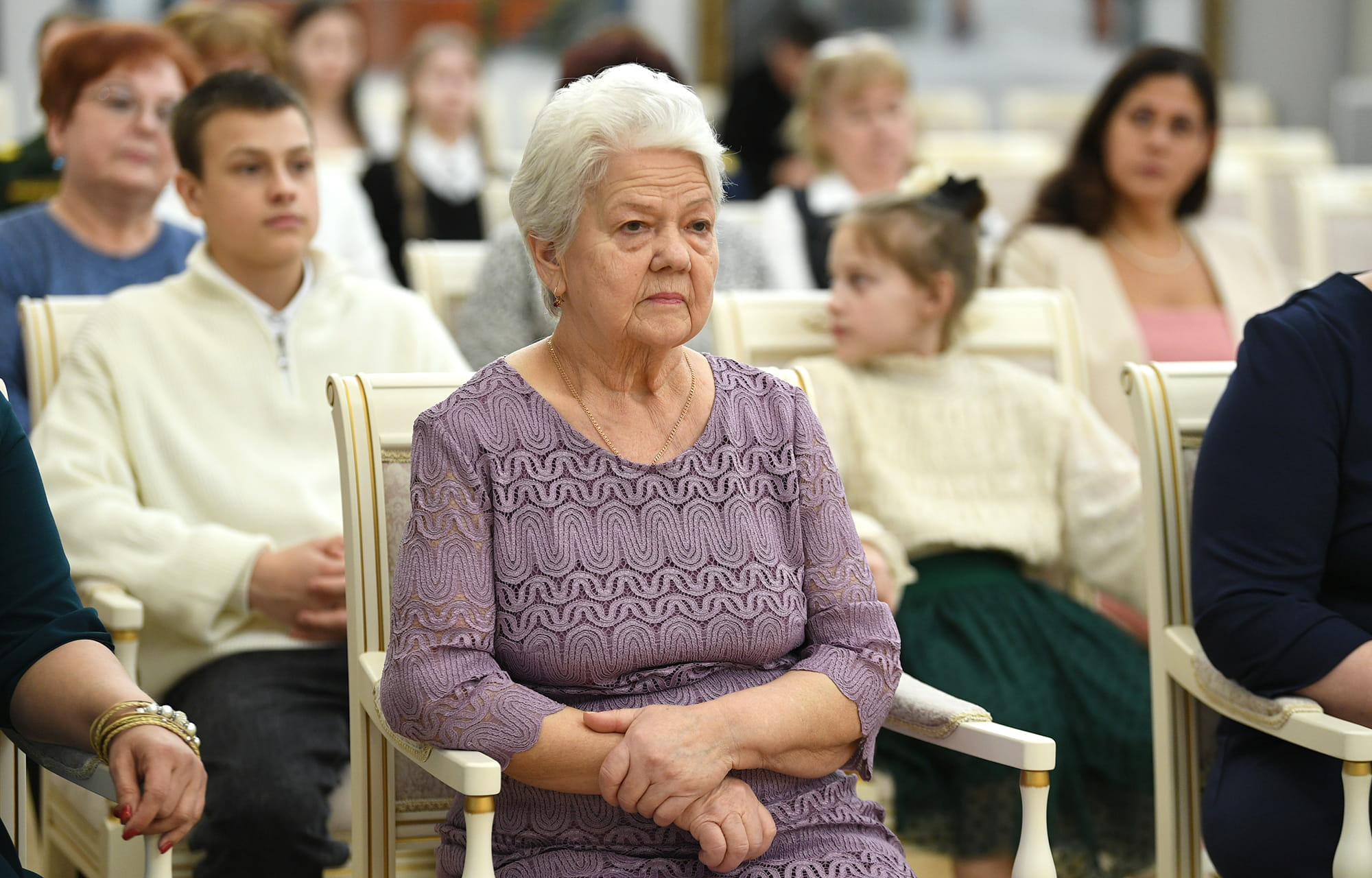 Виталий Королев наградил жительниц Тверской области