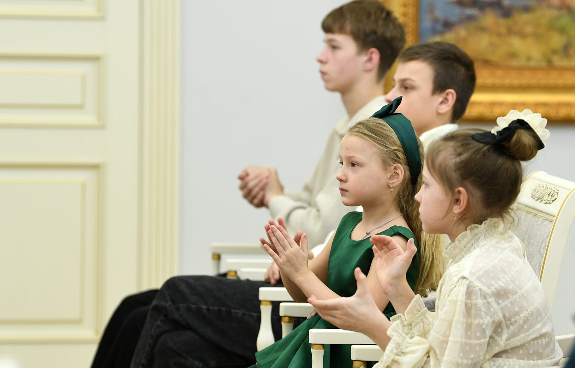 Виталий Королев наградил жительниц Тверской области