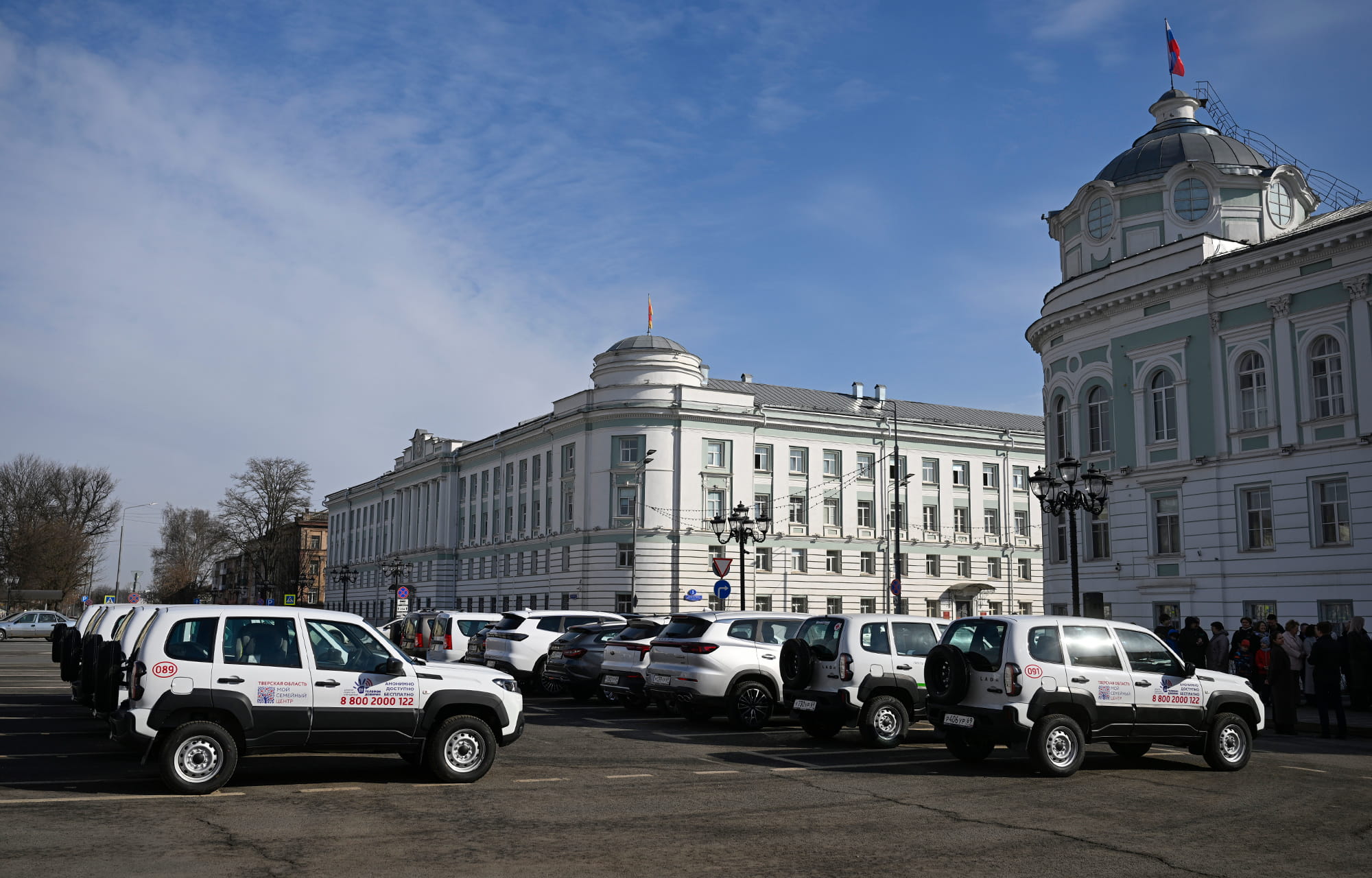Виталий Королев вручил ключи от 15 автомобилей учреждениям и многодетным семьям Тверской области