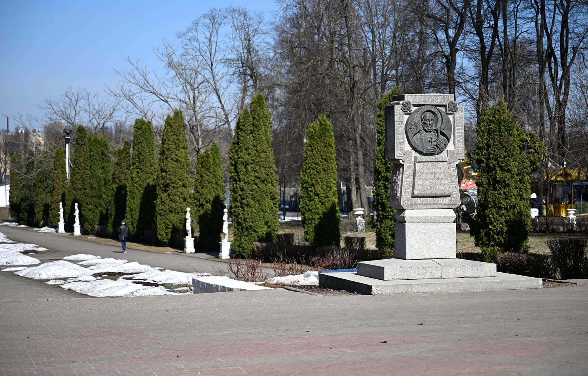 Виталий Королев поставил задачи по комплексному благоустройству Городского сада в Твери