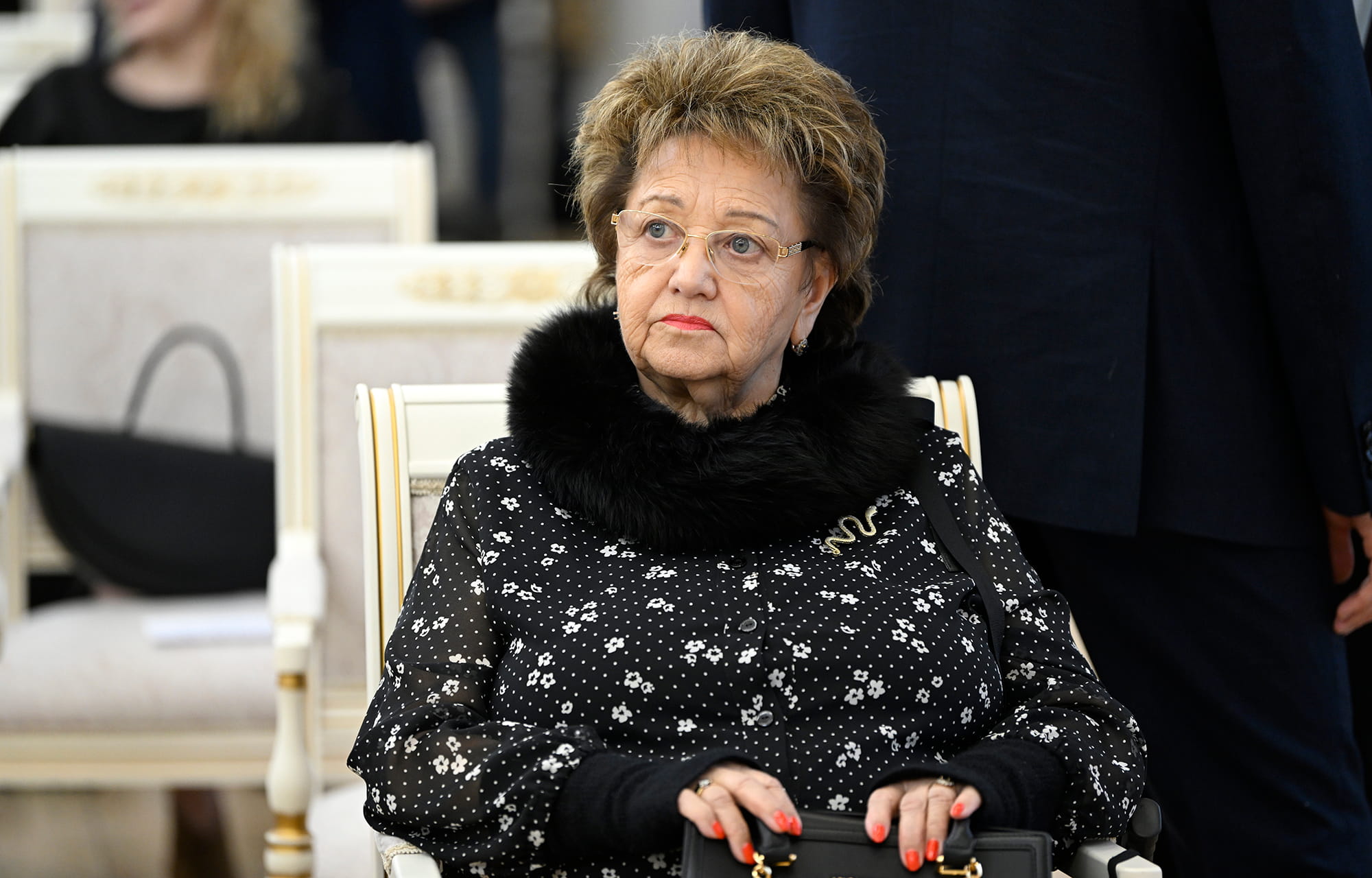 Виталий Королев наградил жительниц Тверской области