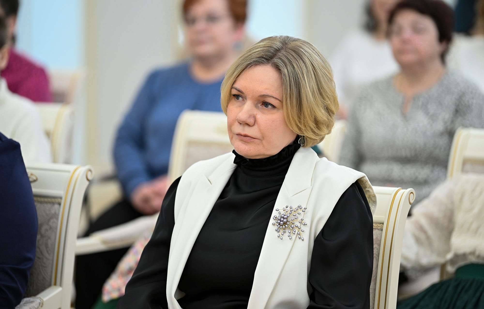 Виталий Королев наградил жительниц Тверской области