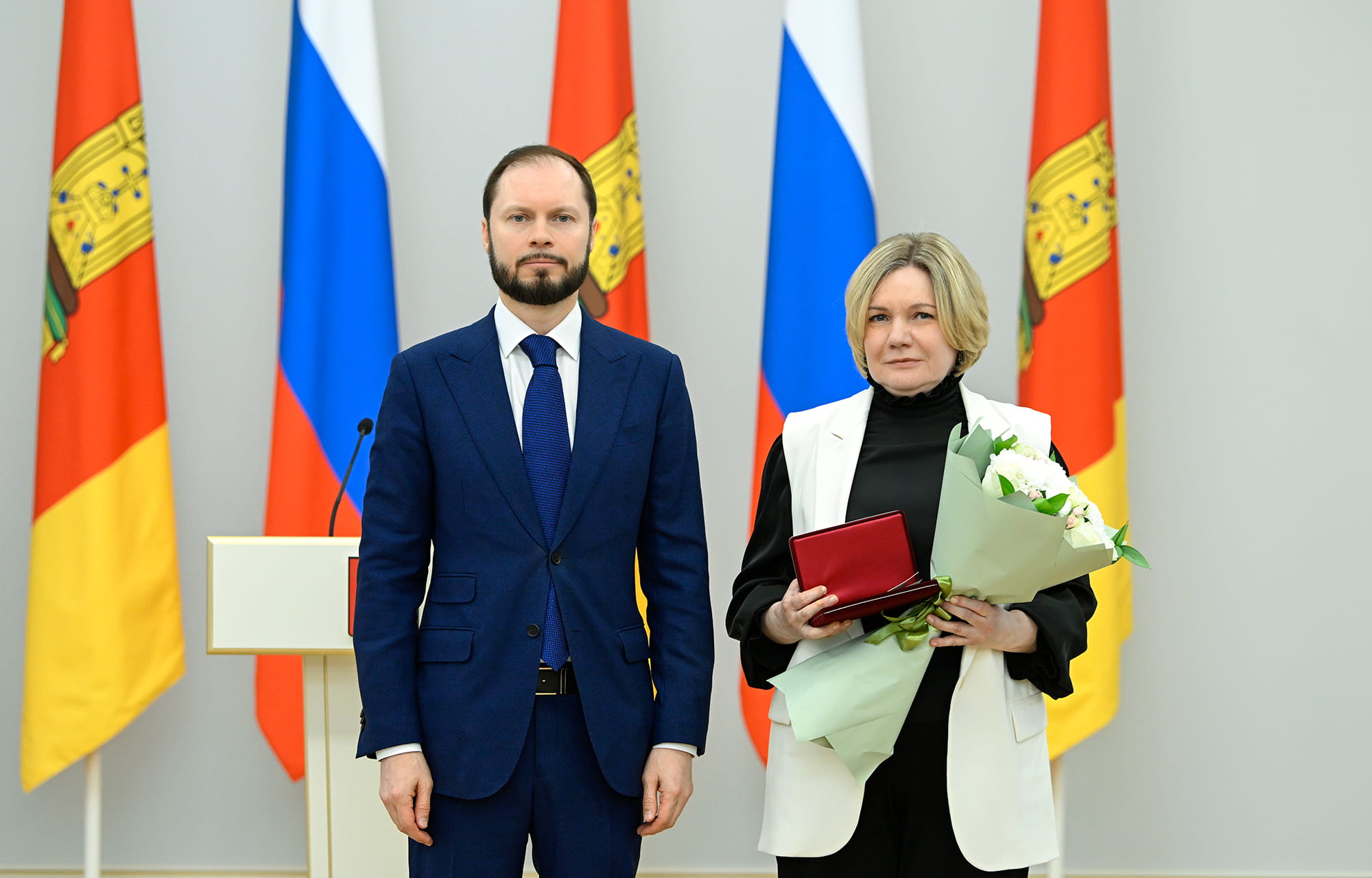 Виталий Королев наградил жительниц Тверской области