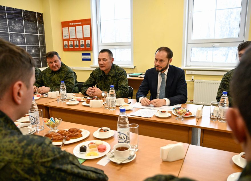 Какие меры Виталий Королёв инициировал для расширения поддержки военнослужащих и их семей