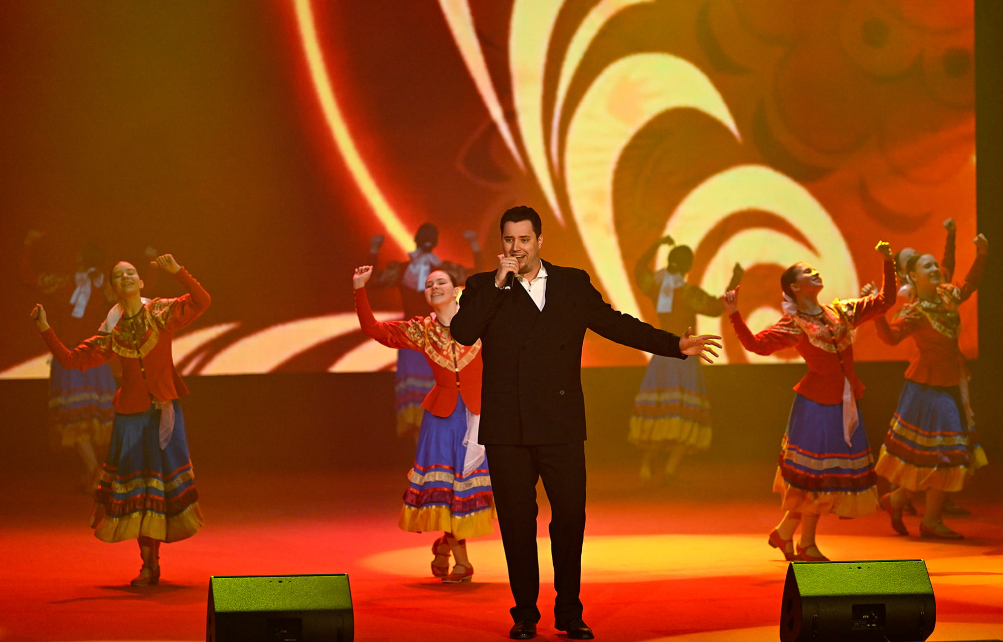 Виталий Королев: Мы восхищаемся красотой и мудростью женщин Верхневолжья, их способностью созидать и неизменно добиваться успеха в любом деле