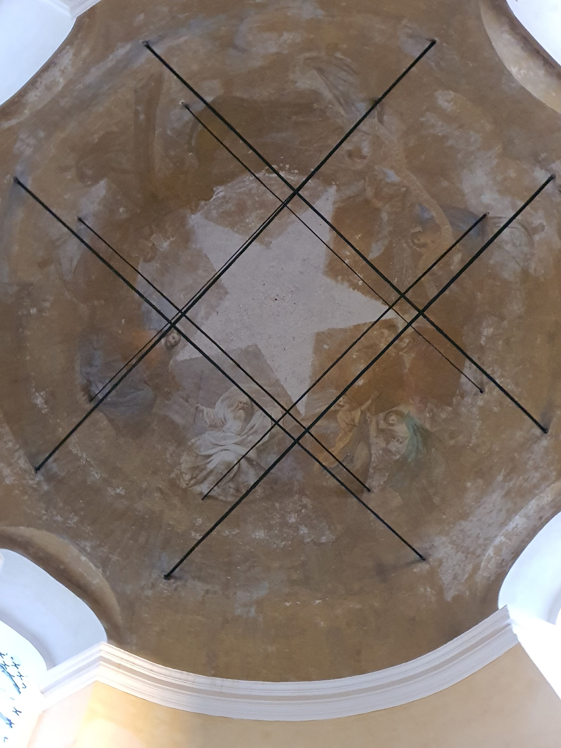 Мастера-иконописцы восстановили фигуры архангелов в соборе Тверской области