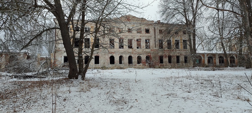 Голоса, проклятья и вампиры: топ заброшек Тверской области