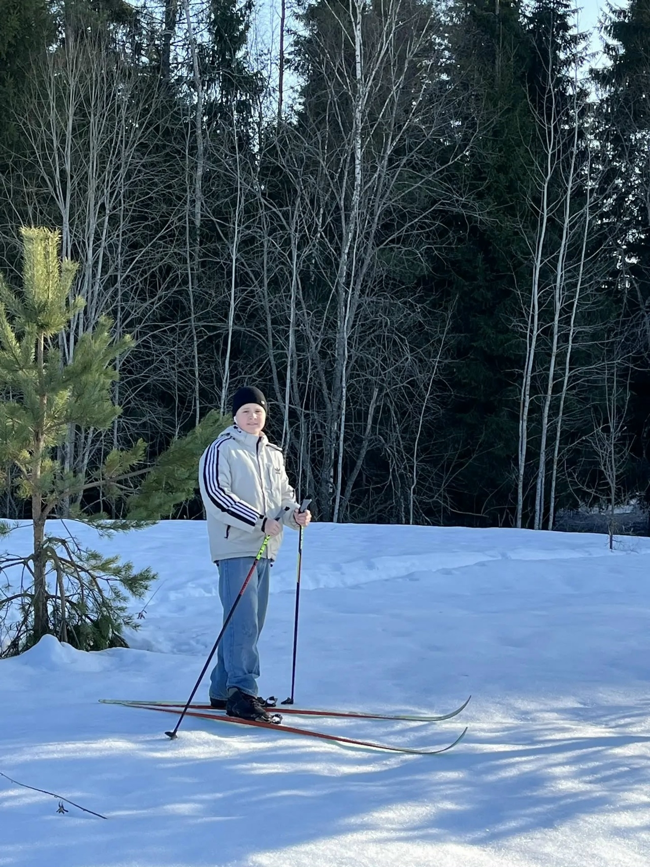 Андреапольские школьники покатались на лыжах по стремительно уходящему снегу