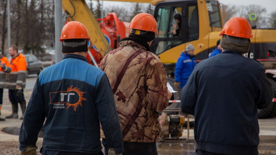 Виталий Королев поздравил работников бытового обслуживания населения и ЖКХ с профессиональным праздником