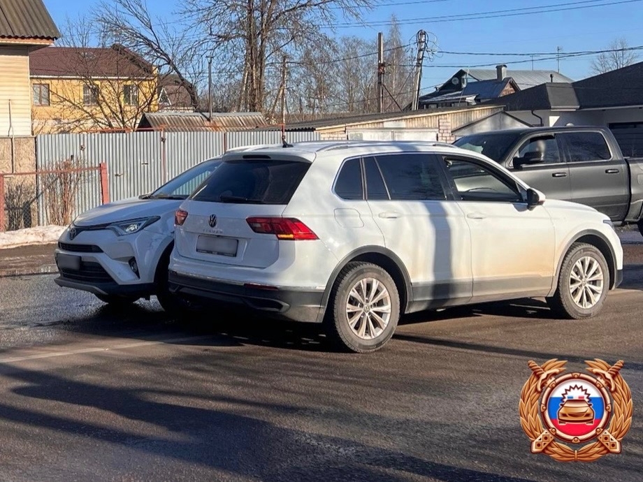 Женщина пострадала в столкновении "Фольксвагена" и "Тойоты" в Твери