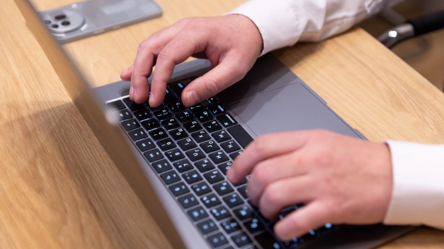 работодателем