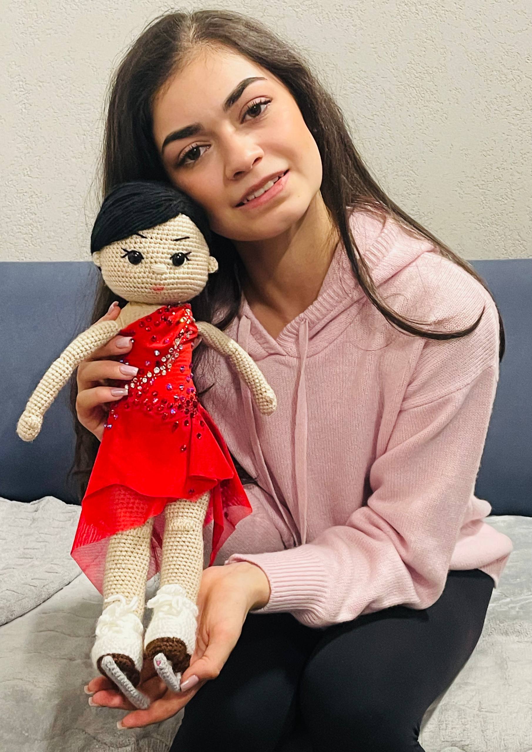 На 8 Марта фигуристка Аделия Петросян получила в подарок саму себя