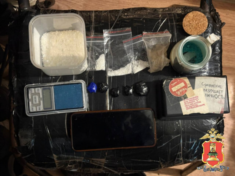 В квартире у семейной пары в Твери нашли склад наркотиков