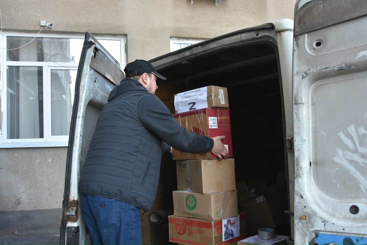 Из Вышневолоцкого округа отправили в зону СВО гумгруз для земляков