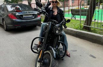 Сын легендарного тверского шансонье поздравил с юбилеем маму юбилеем