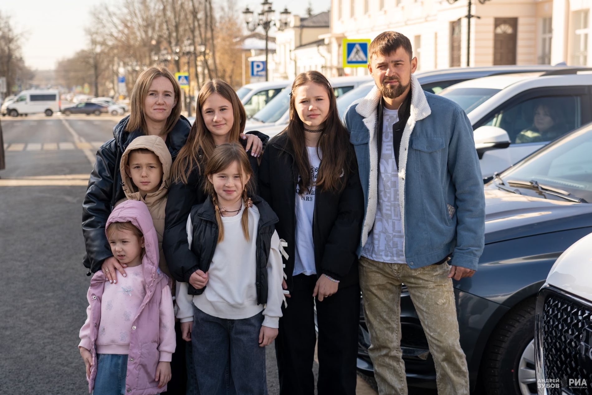 Многодетная семья из Вышнего Волочка получила автомобиль