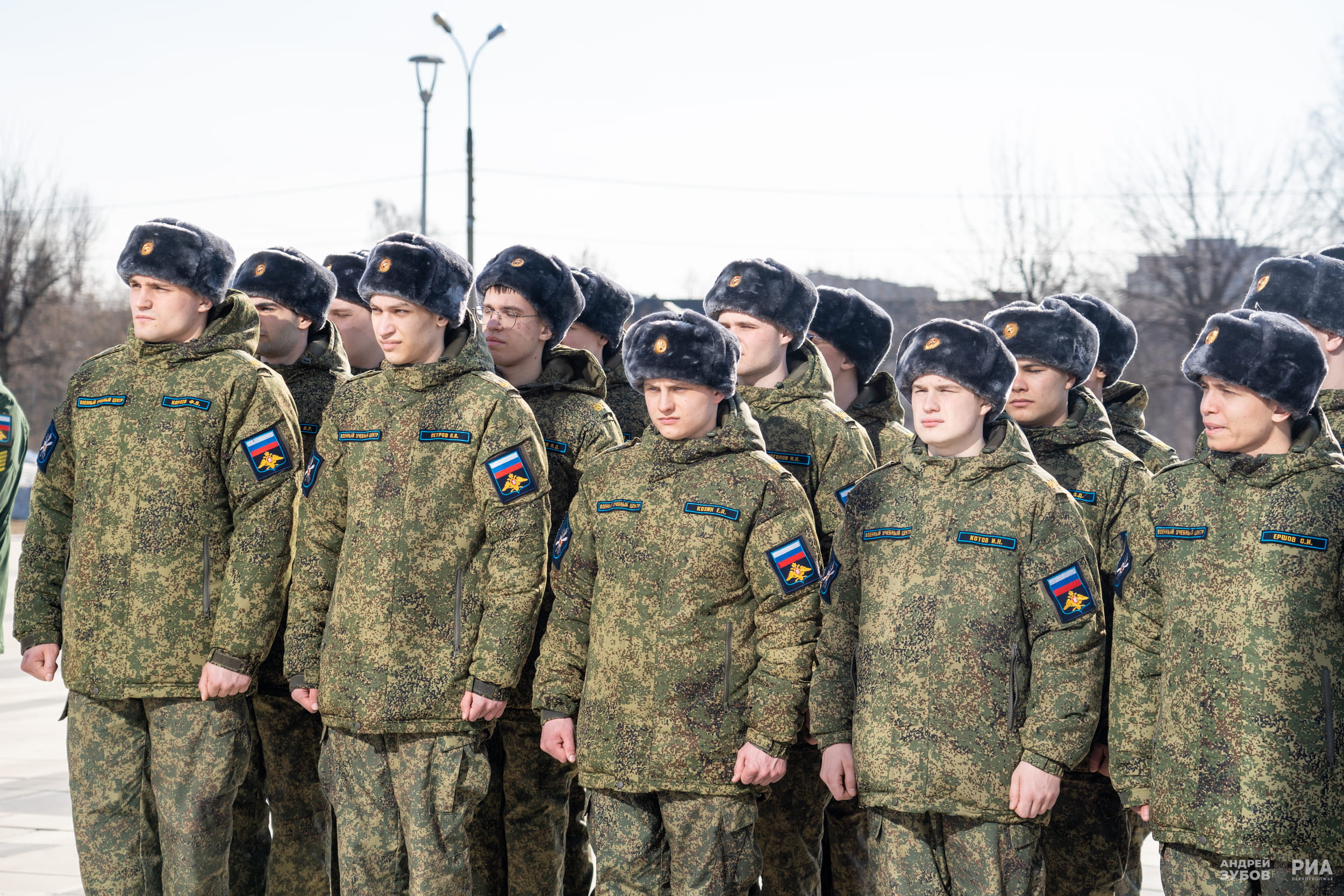 В Твери развернули самый большой государственный флаг Российской Федерации