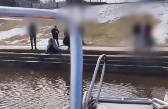 В Твери спасли мужчину, который упал в реку упал